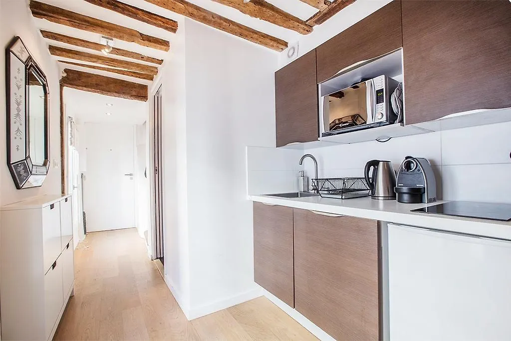 Apartment Louvre Paris